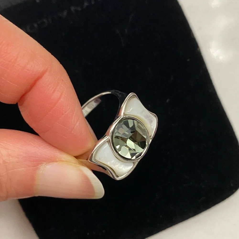 Green Stone and mother of Pearl Bow style Silver tone Ring New